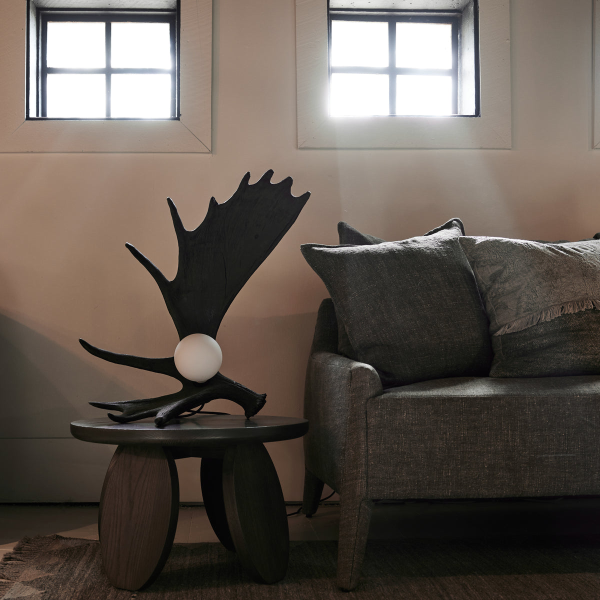 Moose Antler Lamp - Black